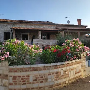 Memic 100 M Do Plaze, Memic Only 100m From Porec